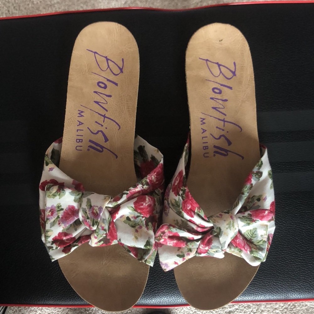 Blowfish bow tie floral sandals